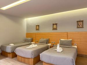 Letto o letti in una camera di NUT Pyramids Hotel