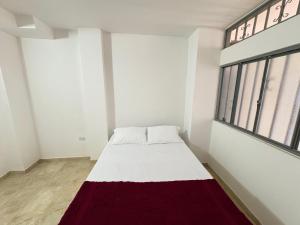 Rúm í herbergi á Hotel Dauphin Rest
