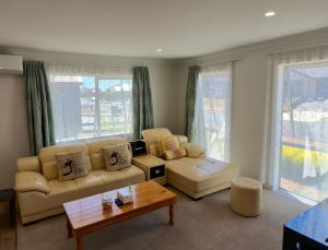 a living room with a couch and a table at Webber House in Cambridge +5 photos