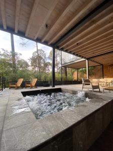 Piscine de l'établissement Desnivel, Valle de Bravo ou située à proximité