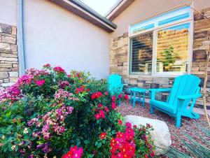 Κήπος έξω από το Kanab Utah Luxury Home Rental Red Cliff Retreat