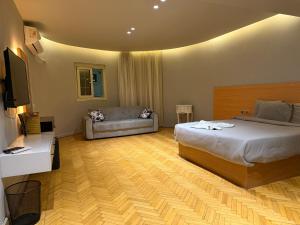 Letto o letti in una camera di NUT Pyramids Hotel