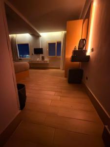 TV o dispositivi per l'intrattenimento presso NUT Pyramids Hotel