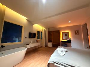 Letto o letti in una camera di NUT Pyramids Hotel
