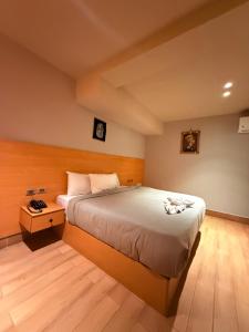 Letto o letti in una camera di NUT Pyramids Hotel