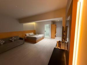 Letto o letti in una camera di NUT Pyramids Hotel
