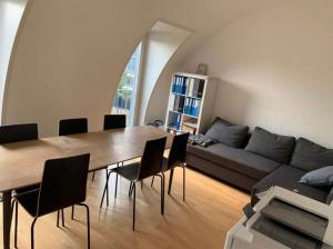 Un lugar para sentarse en House with garden