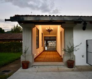 a hallway of a house with a wooden walkway at Suite de lujo en finca de café in Antigua Guatemala