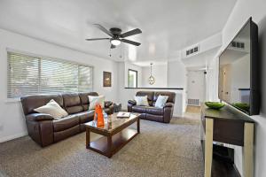 Χώρος καθιστικού στο National Park Nest- Game Room Sleeps 10 Pets OK