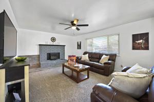 Χώρος καθιστικού στο National Park Nest- Game Room Sleeps 10 Pets OK