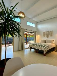 Ένα ή περισσότερα κρεβάτια σε δωμάτιο στο Makihi Suites