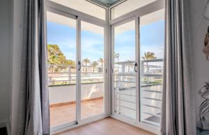 Ein Balkon oder eine Terrasse in der Unterkunft Nura Houses Magaluf Beach - Superior Apt