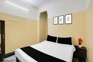 Postel nebo postele na pokoji v ubytování Super Hotel O Karakambadi Road Near Leela Mahal Circle