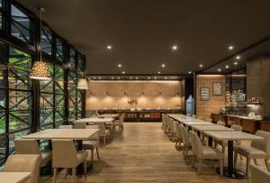 Restaurace v ubytování Kindness Hotel-Jue Ming + 23 fotografií