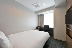 Postel nebo postele na pokoji v ubytování Via Inn Okayama