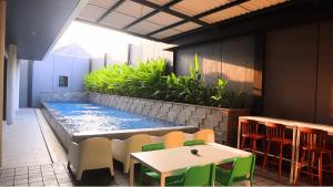 Piscina a VNC Alam Sutera Hotel Powered by Archipelago o a prop