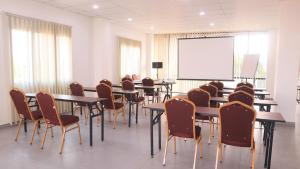 Zona de negocis o sala de conferències de VNC Alam Sutera Hotel Powered by Archipelago