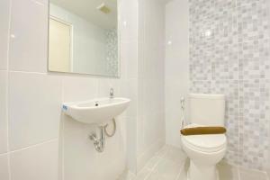 Ένα μπάνιο στο Chic and Cozy Studio at Tokyo Riverside PIK 2 Apartment By Travelio +7 φωτογραφίες