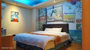 Jinge Guest House 集集金格民宿電動車充電站客房内的一张或多张床位
