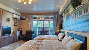 TV a/nebo společenská místnost v ubytování Jinge Guest House 集集金格民宿電動車充電站