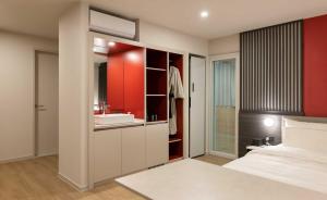 Postel nebo postele na pokoji v ubytování Koum Ryokan Hotel Gijang by Aank