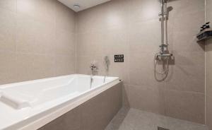 Koupelna v ubytování Koum Ryokan Hotel Gijang by Aank