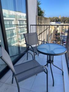 Swieqi Malaika New Apt 4的阳台或露台