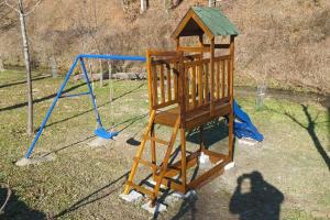 Herní místnost nebo prostor pro děti v ubytování Kuća za odmor uz rijeku Slapnica, u Parku prirode Žumberak, finska sauna i jacuzzi