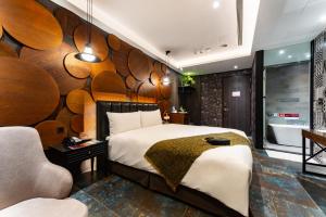 Un pat sau paturi într-o cameră la Norway Forest Motel - Wen Chuang Branch