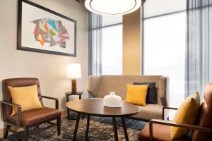 Posezení v ubytování Hyatt Place Columbus Polaris