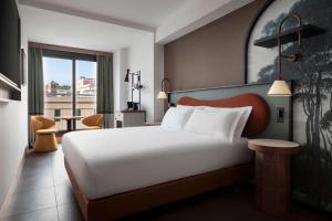 The Spring House Hotel Rome Vatican, Tapestry Collection Hilton客房内的一张或多张床位