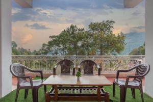 Μπαλκόνι ή βεράντα στο Batish Villa People i Love Stage Allowed Party Enjoy BBQ Music Kasauli View