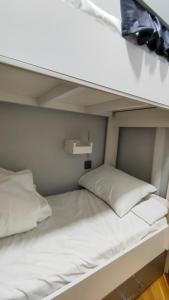 Postel nebo postele na pokoji v ubytování Gunel's Hostel Baku