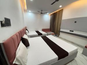 a room with two beds and a window at HOTEl SHREE ASHTVINAYAK GRAND in Mandlā +21 photos