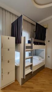 Postel nebo postele na pokoji v ubytování Gunel's Hostel Baku