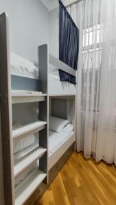 Postel nebo postele na pokoji v ubytování Gunel's Hostel Baku