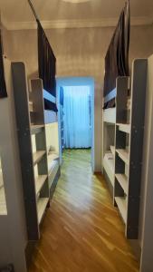 Postel nebo postele na pokoji v ubytování Gunel's Hostel Baku