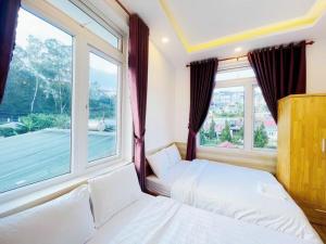 Postel nebo postele na pokoji v ubytování Hoa Chuông Villa Đà Lạt
