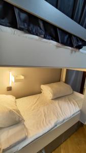 Postel nebo postele na pokoji v ubytování Gunel's Hostel Baku