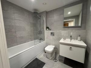 Kopalnica v nastanitvi Modern Apartment - BHX NEC - Free Secure Gated Parking