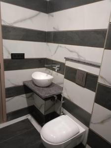 Koupelna v ubytování Hotel The C G Villa Just a Minute Away From New Delhi Railway Station and Connaught place