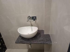 Koupelna v ubytování Hotel The C G Villa Just a Minute Away From New Delhi Railway Station and Connaught place