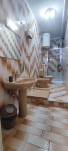 A bathroom at GIAMBATTISTA HOUSE BARI