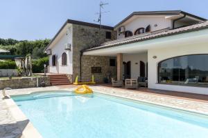 Bazén v ubytování Villa con piscina - Livorno nebo v jeho okolí