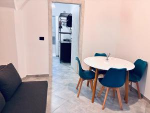Posezení v ubytování Hd Guesthouse Oasi urbana con parcheggio privato gratuito, fronte stazione