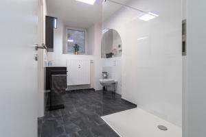 Koupelna v ubytování Fewomo, Moselzeit Apartment, Stilvolle Fewo für Genießer nähe Schloss + 17 fotografií