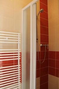 Kúpeľňa v ubytovaní Sétány Apartman + 29 fotografií
