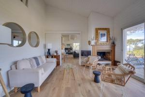Ruang duduk di Villa Belvédère-Pyla sur mer