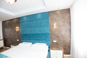 Postel nebo postele na pokoji v ubytování Dodona ApartHotel in Prishtina