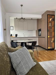 a living room and kitchen with a table and chairs at Boutique Apartment - Široki Brijeg in Široki Brijeg